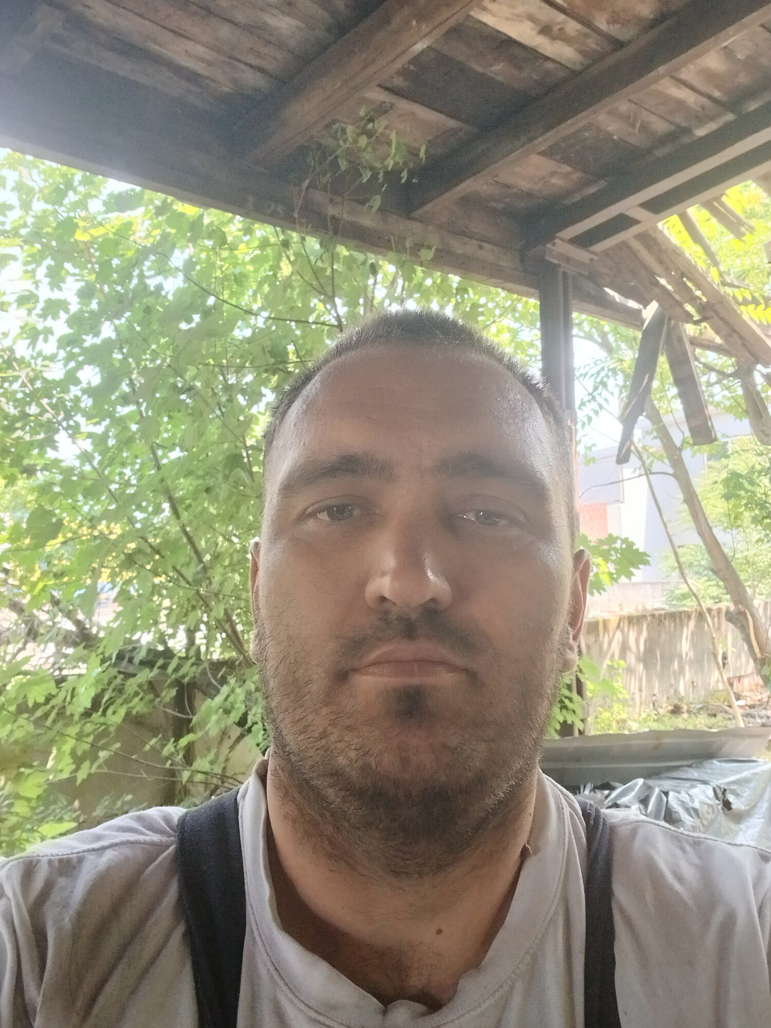 Želeo bih upoznati neku prijatnu i normalnu zensku osobu od 25 do 40 godina